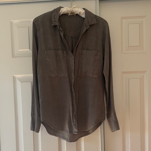 cloth & stone Tops - Cloth & Stone Gray Button Down Shirt - XS